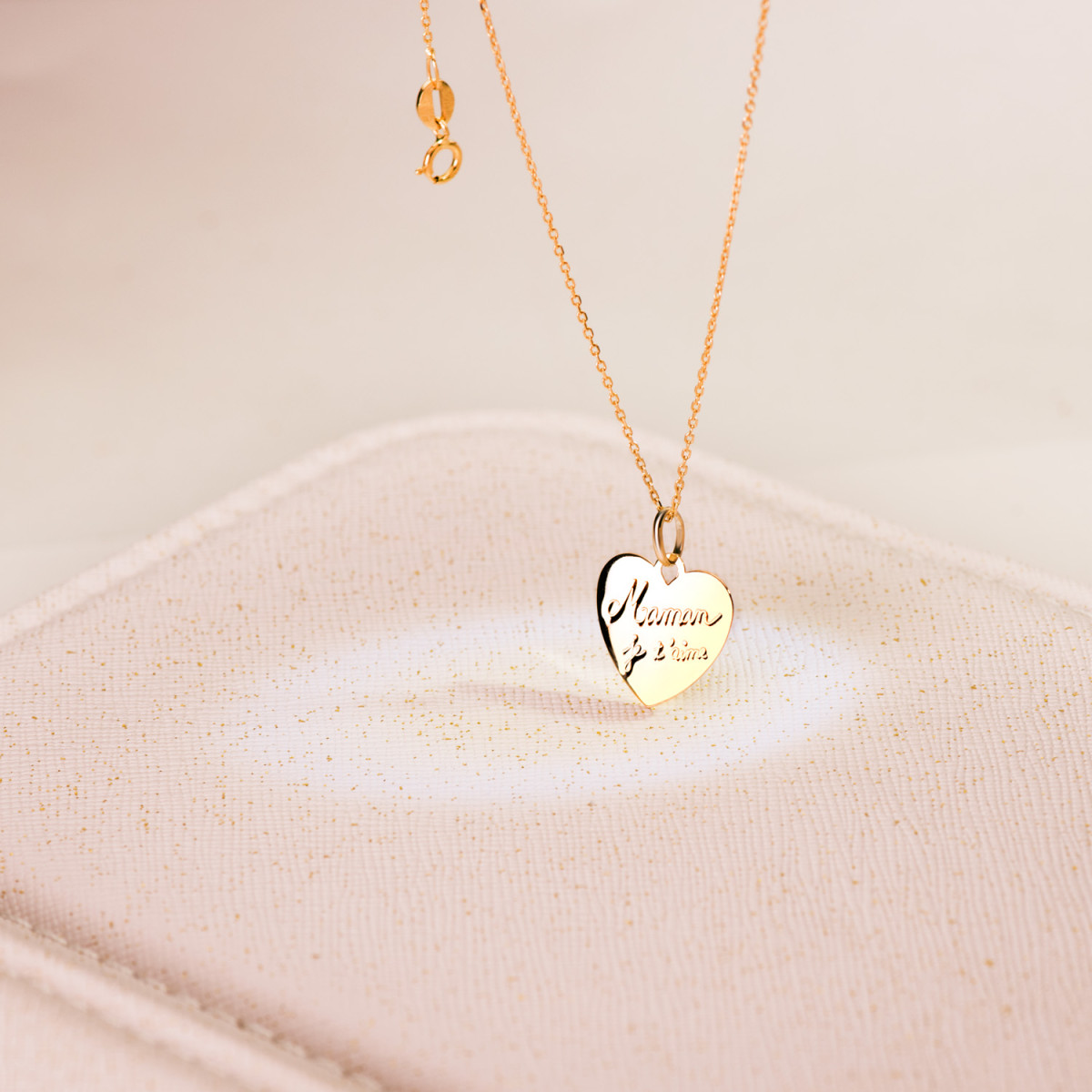 9K COLGANTE ORO AMARILLO CORAZON EN BRILLO MAMAN JE T AIME. 14X14MM