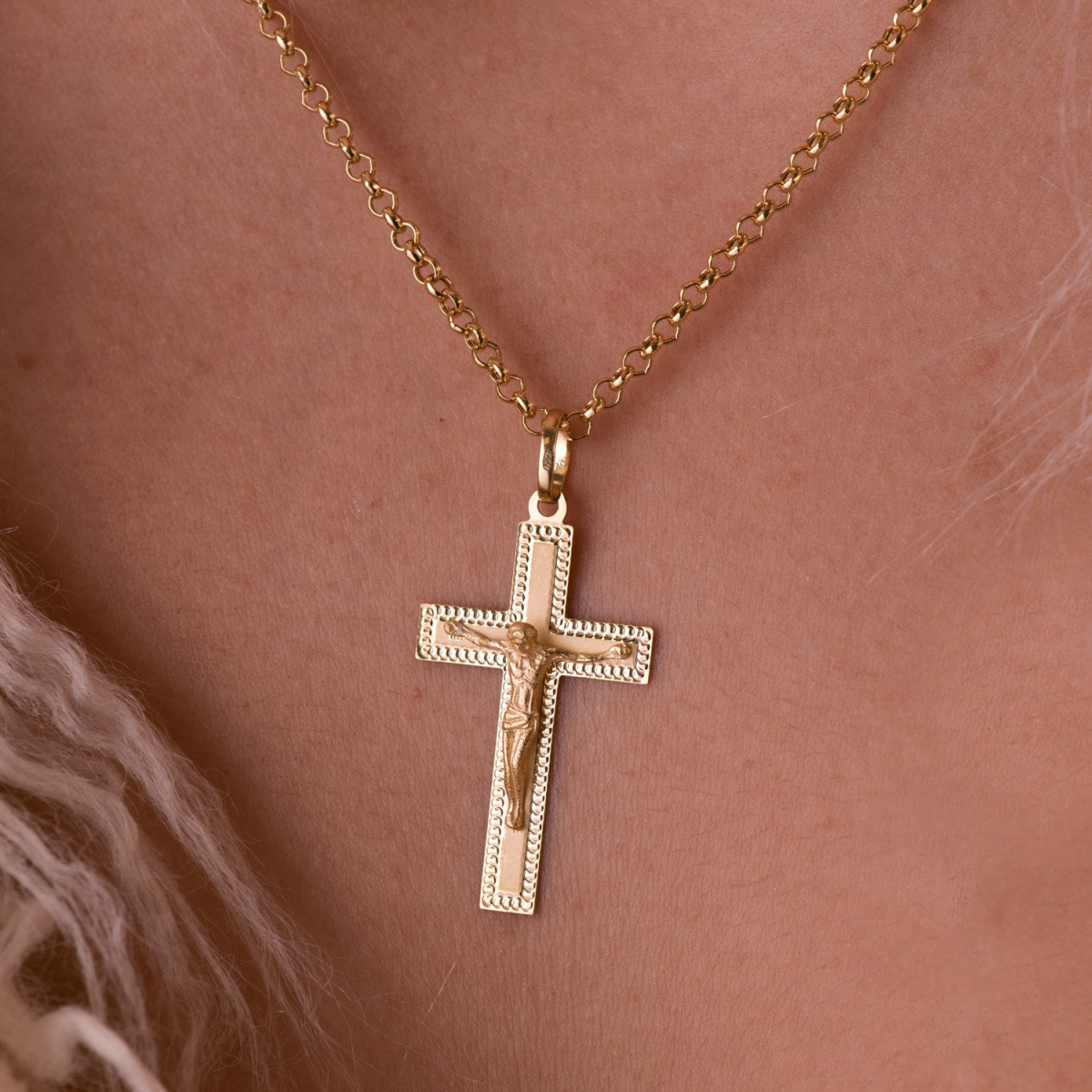 18K CRUZ ORO AMARILLO CON CRISTO TALLADA 35X20 MM