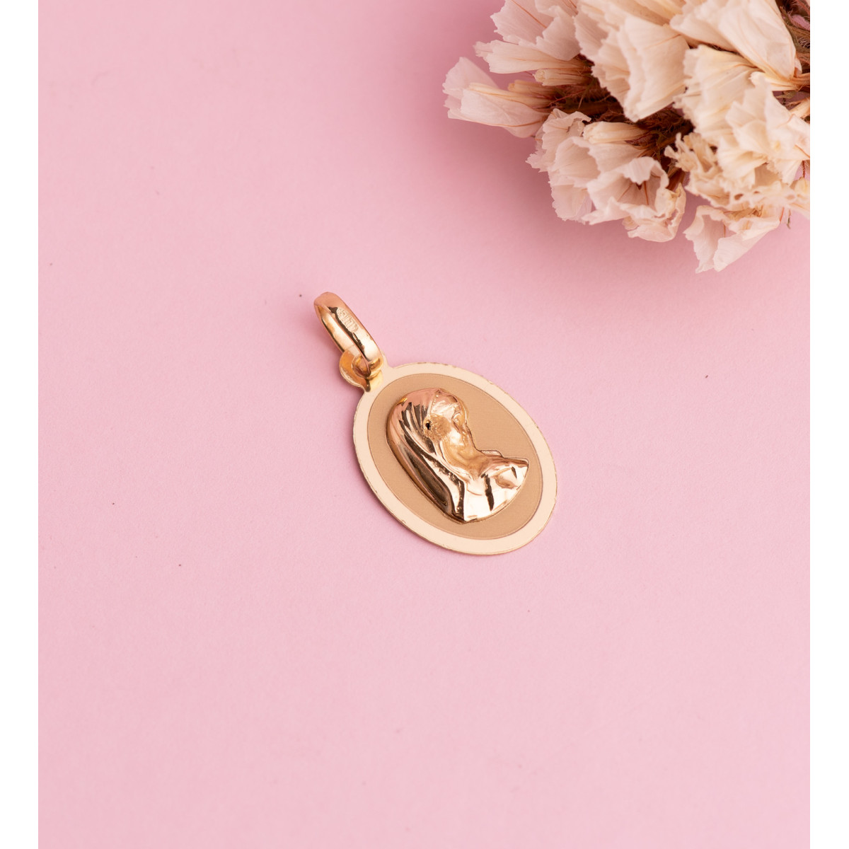 18K MEDALLA ORO AMARILLO VIRGEN NIÑA EN BRILLO. MEDIDA: 19 X 12 MM