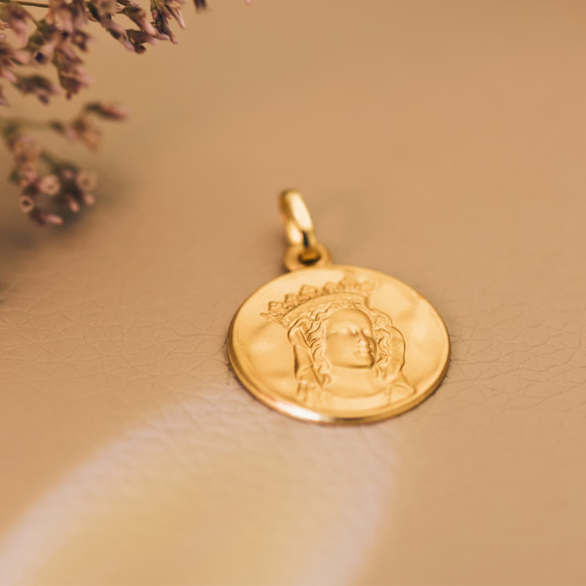18K MEDALLA ORO AMARILLO NOTRE DAME DE PARIS 18 MM