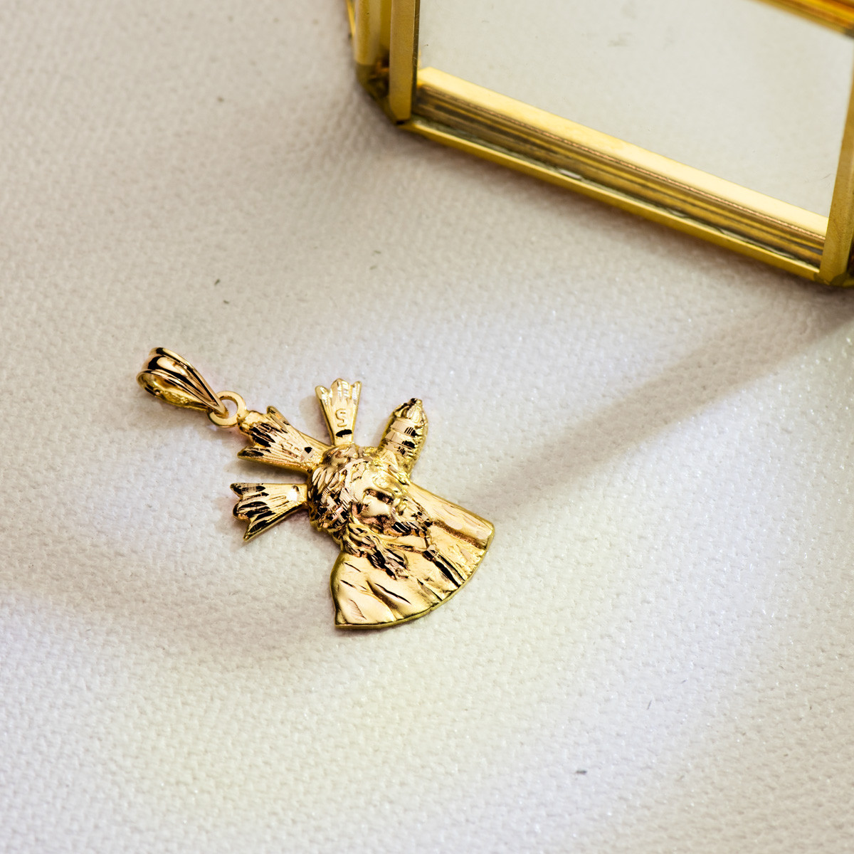 9K CRISTO DEL GRAN PODER SILUETA ORO AMARILLO 24X18 MM