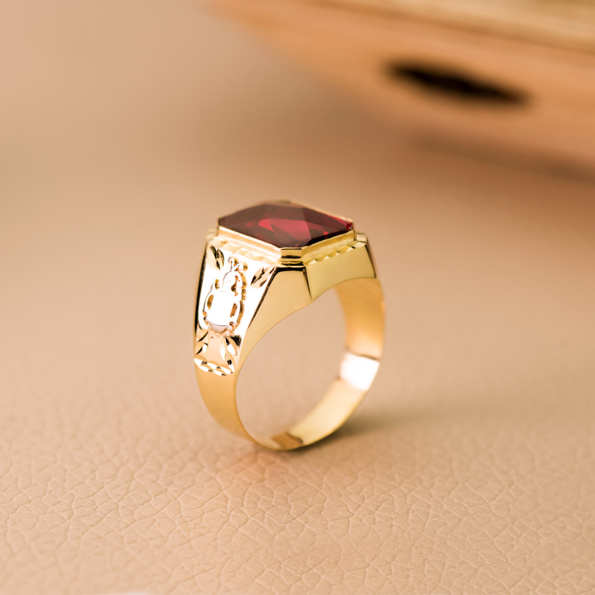 18K SELLO ORO AMARILLO CABALLERO RUBI SPINEL