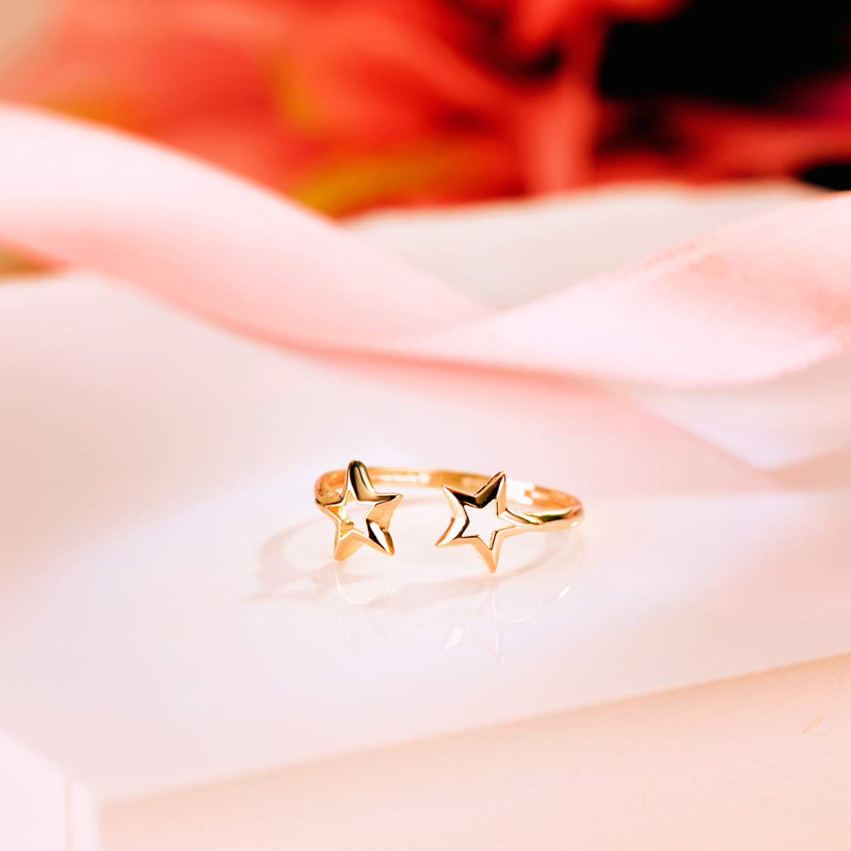 18K SORTIJA ORO AMARILLO CON DOS ESTRELLAS DE 6 MM ABIERTA Y AJUSTABLE