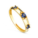 18K SORTIJA ORO AMARILLO CON TRES PIEDRAS COLOR AZUL EN 4 GARRAS. ANCHO: 3MM 18K SORTIJA ORO AMARILLO CON TRES PIEDRAS COLOR AZUL EN 4 GARRAS. ANCHO: 3MM