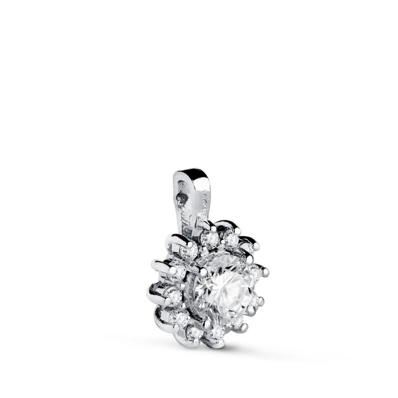 18K COLGANTE ORO BLANCO CUAJO CON 13 DIAMANTES LABORATORIO 0,670 QTS. VS2-G. MEDIDA: 13 X 9,5 MM