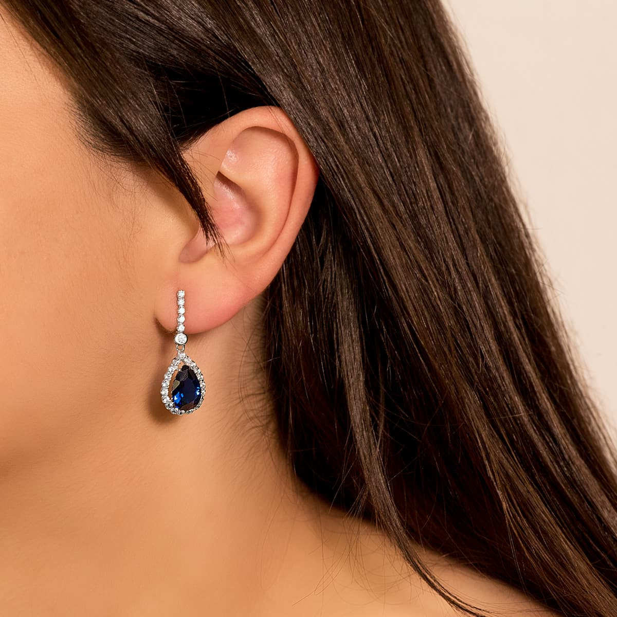 18K PENDIENTES ORO BLANCO DOS CUERPOS CON PIEDRA AZUL 12 X 8MM. 33X12MM CIERRE PRESION