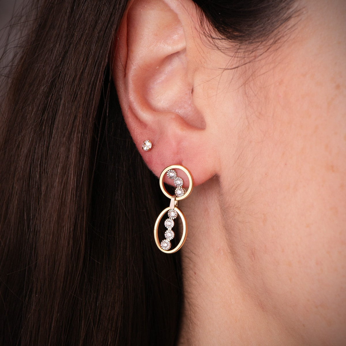 18K PENDIENTES ORO BICOLOR LARGOS DOS AROS CON CIRCONITAS. MEDIDA: 25 X 9 MM. CIERRE PRESION