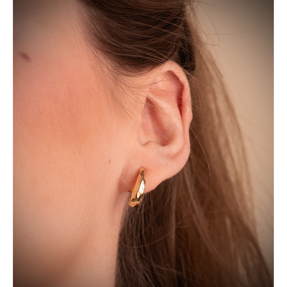 18K PENDIENTES ORO AMARILLO GALLONES EN BRILLO. MEDIDA: 14 X 5 MM. CIERRE PRESION