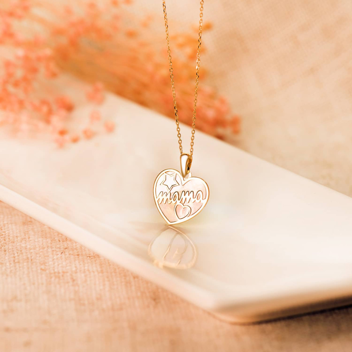 18K COLGANTE CORAZON ORO AMARILLO CON NACAR MAMA Y DIBUJO DE ESTRELLA Y CORAZON 16X14MM