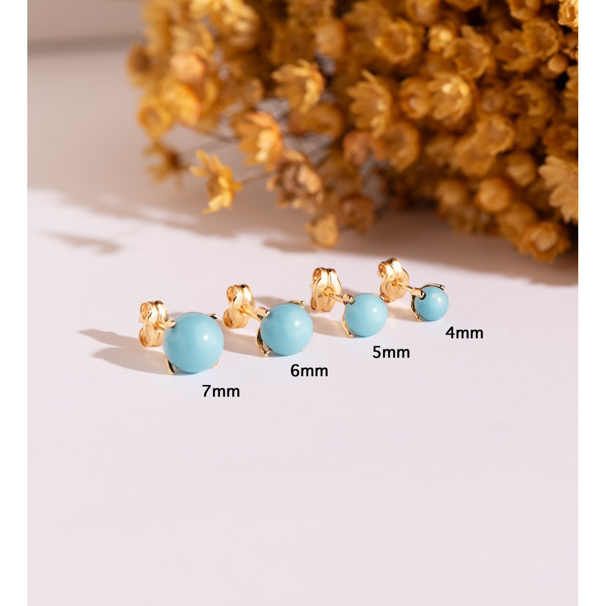 18K PENDIENTES ORO AMARILLO TURQUESA CON 4 GARRAS. MEDIDA: 4 MM. CIERRE PRESION