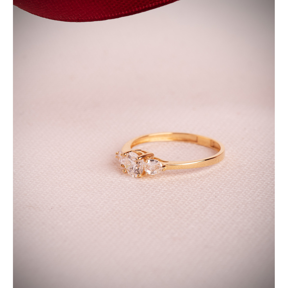 18K SORTIJA ORO AMARILLO DIAMANTES LABORATORIO TALLA PERA Y TALLA BRILLANTE 5 MM. 0,79 QT. VS2 - E