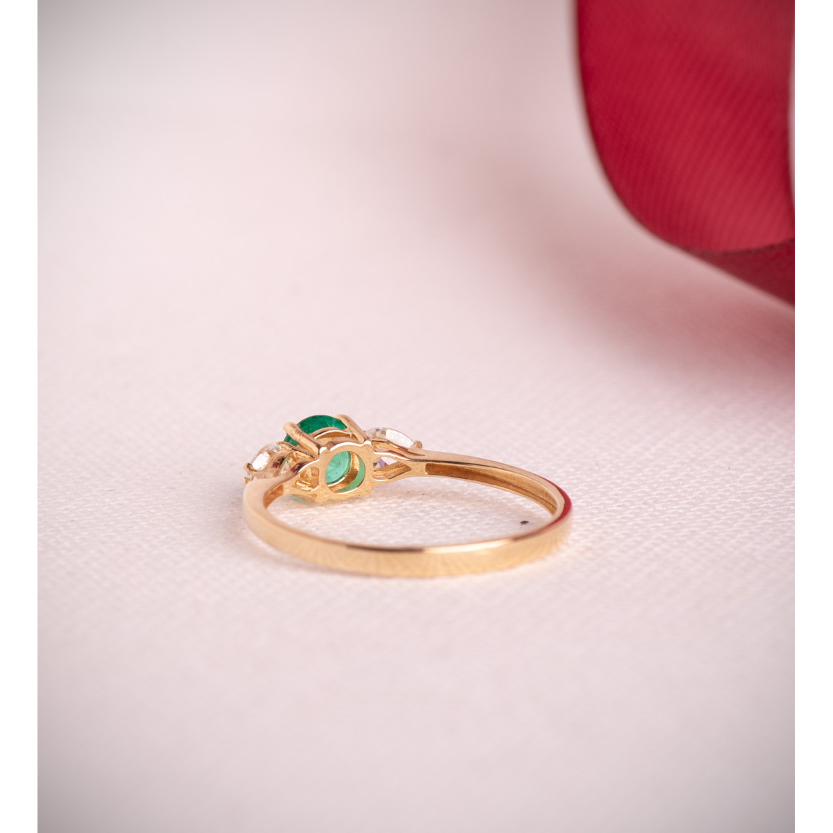 18K SORTIJA ORO AMARILLO DIAMANTES LABORATORIO TALLA PERA ESMERALDA RECRISTALIZADA 5 MM 0,48 QT 0,29QT. VS2 - E