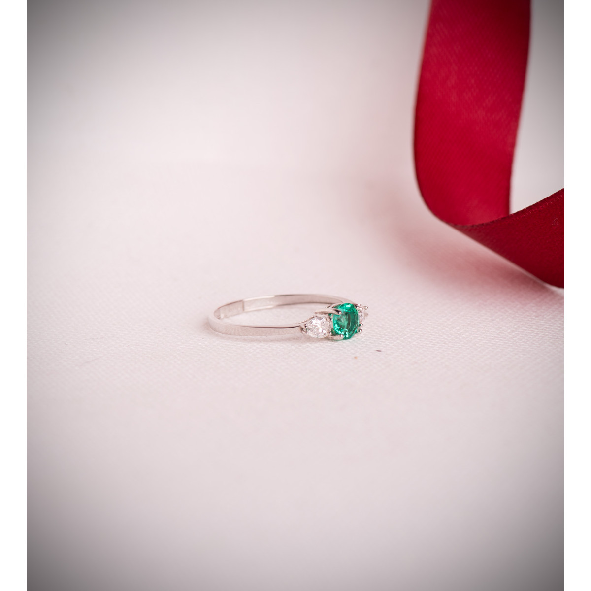 18K SORTIJA ORO BLANCO DIAMANTES LABORATORIO TALLA PERA Y ESMERALDA RECRISTALIZADA 5 MM 0,48 QT 0,29QT. VS2 - E