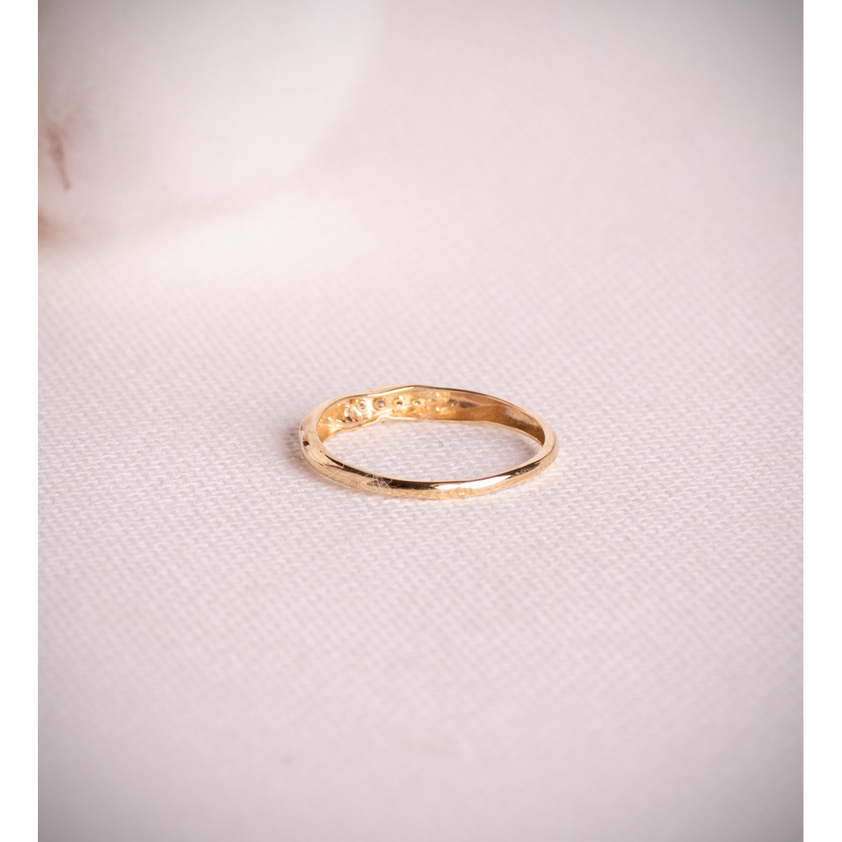 18K SORTIJA ORO AMARILLO RELIADA CON DIAMANTES 0,05QTES. E - VS2. ANCHO: 2,5 MM