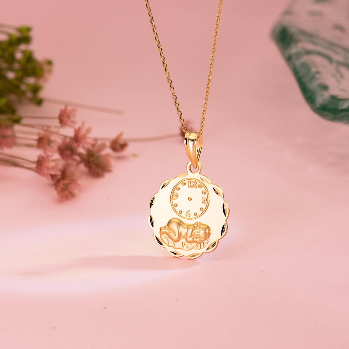 18K MEDALLA ORO AMARILLO REDONDA NIÑO DE LA HORA CON RELOJ TALLADA 16 MM